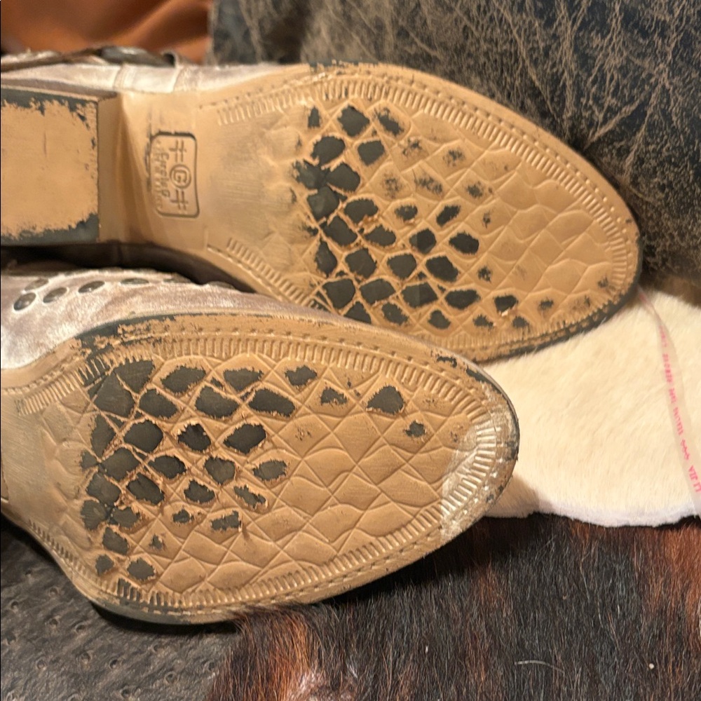CIRCLE G WOMEN'S HARNESS & STUDS BOOTIES - ROUND TOE - Picture 11 of 14